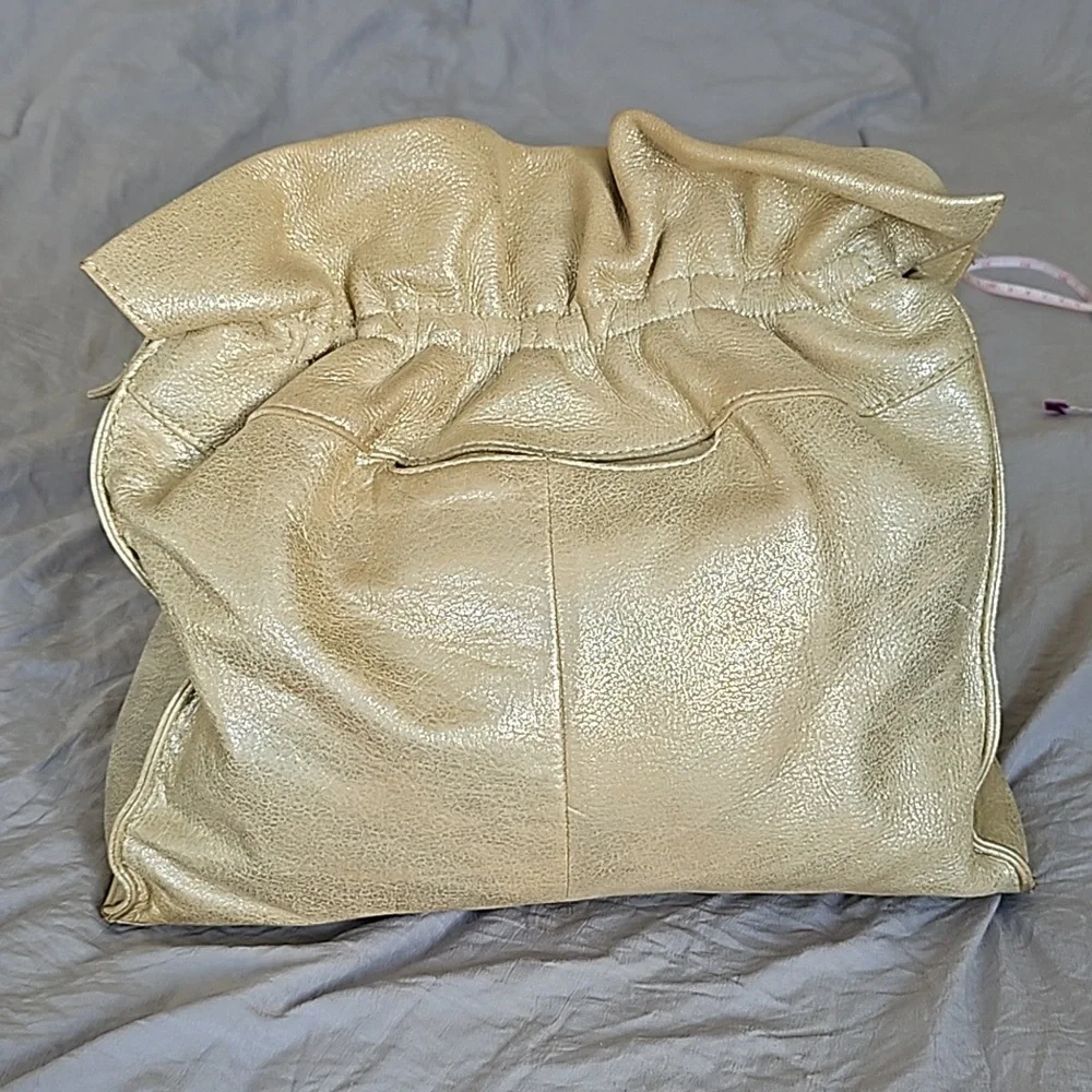 HOBO International Caliber in pearled silver metallic leather - Picture 5 of 16